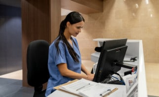 Nurse-Working-On-Computer-Hrct